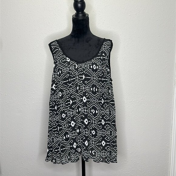 Love On A Hanger Pleated Black & White Aztec Print Sleeveless Blouse - 1X - Picture 2 of 7